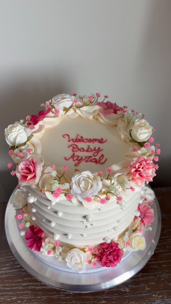 I made this cake a while ago but I kept forgetting to post it! . . . #cakesofinstagram #yychomebakery #yycbaker #explorepage #cakecontent (video)