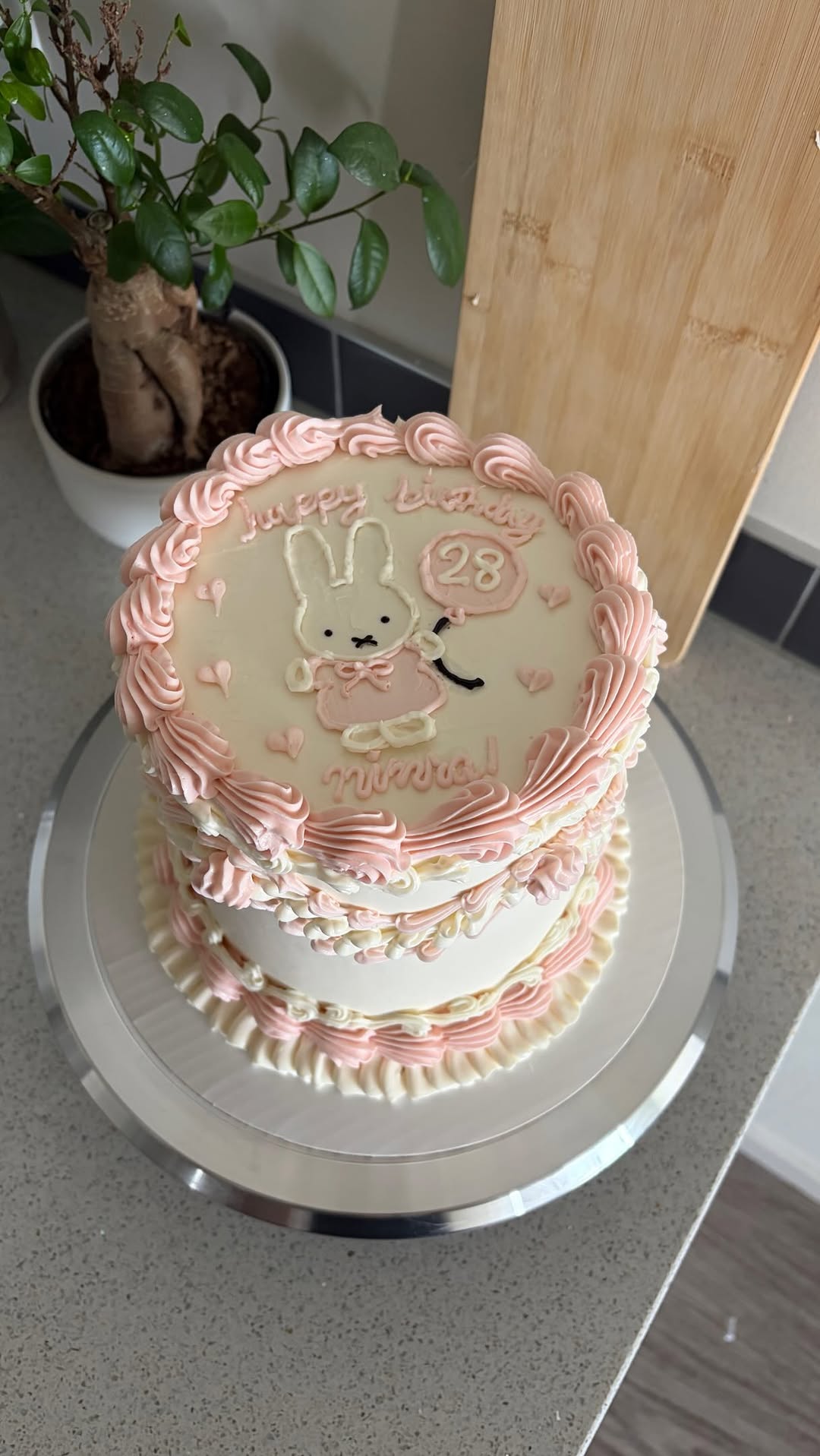 Miffy themed cake 💕 Absolutely loved working on this one! . . . #cakesofinstagram #miffycake #yycbaker #yychomebakery #explorepage (video)